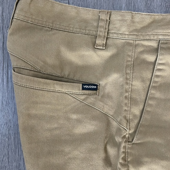 Volcom shorts - Picture 3 of 6